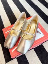 Load image into Gallery viewer, Adele Ballet Flat- Gold