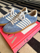 Load image into Gallery viewer, Stevie Low Top Sneakers- Blue