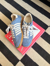 Load image into Gallery viewer, Stevie Low Top Sneakers- Blue