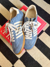 Load image into Gallery viewer, Stevie Low Top Sneakers- Blue