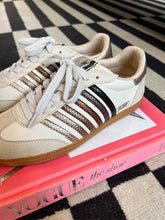 Load image into Gallery viewer, Stevie Low Top Sneakers- Metallic