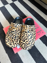 Load image into Gallery viewer, Azalea Clogs - Leopard