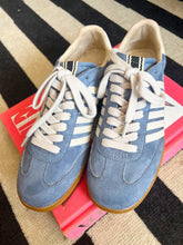 Load image into Gallery viewer, Stevie Low Top Sneakers- Blue