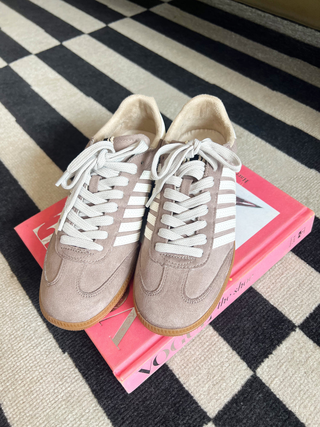 Stevie Low Top Sneakers- Brown