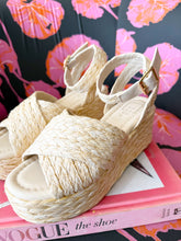 Load image into Gallery viewer, Kerry Flatform Sandals -Bone Woven
