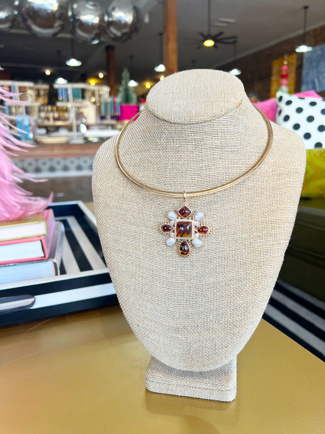 Gold Square Pearl Tortoise Choker