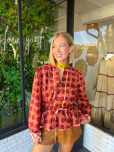 Load image into Gallery viewer, Beck Floral Chainlink Printed Peplum Top- Burgundy
