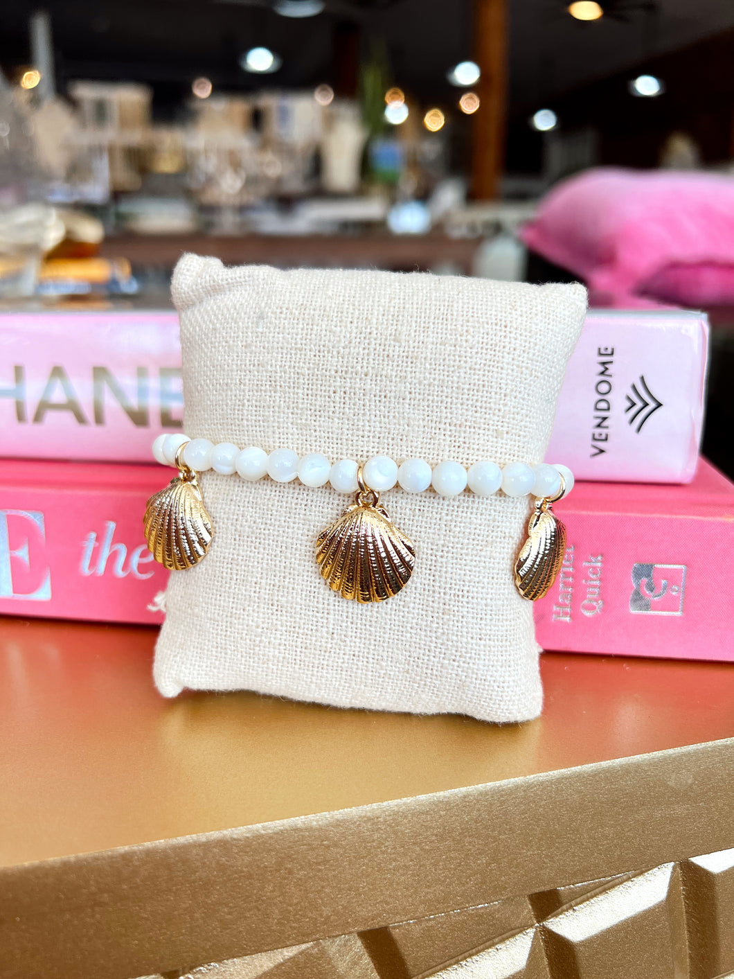 Pearl Beaded Charm Bracelet - Seashell