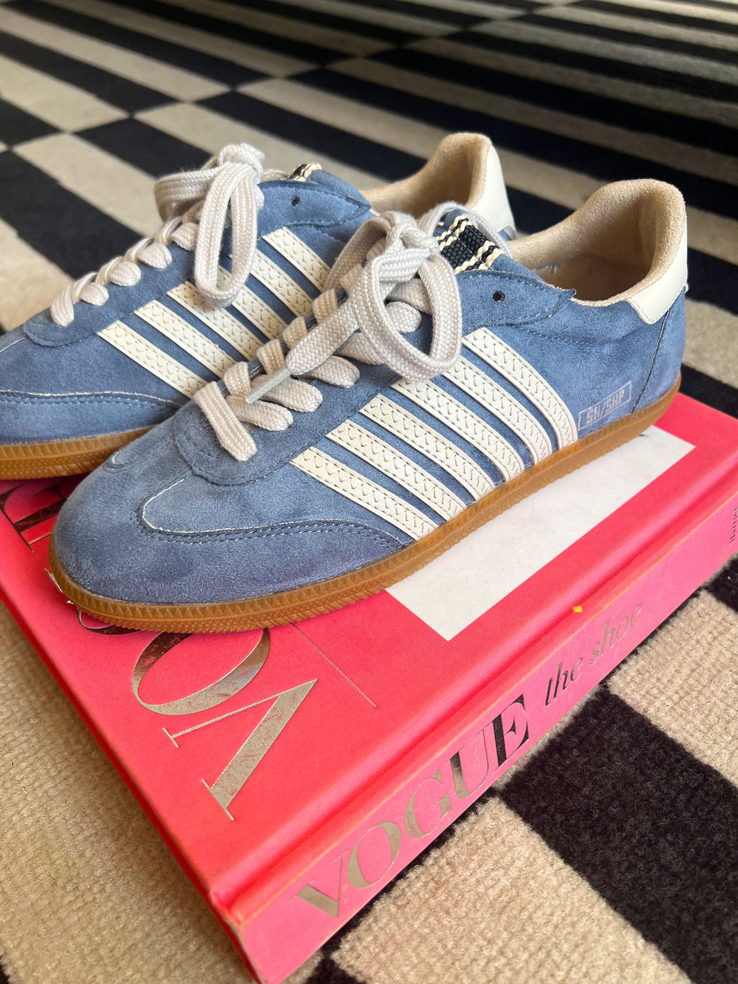 Stevie Low Top Sneakers- Blue
