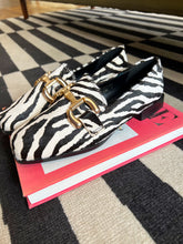 Load image into Gallery viewer, Therese Loafers - Zebra
