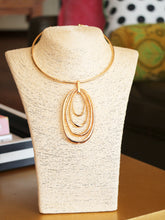 Load image into Gallery viewer, Gold Layered Oval Pendant Choker
