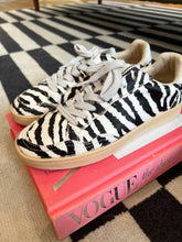Load image into Gallery viewer, Roma Zebra Hair Low Top Sneakers
