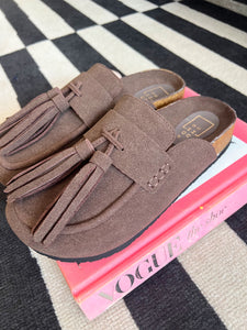 Ariana Suede Clogs - Brown