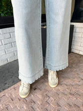 Load image into Gallery viewer, Anniston Wide Leg Scallop Denim Pants - Light Wash
