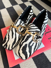 Load image into Gallery viewer, Therese Loafers - Zebra
