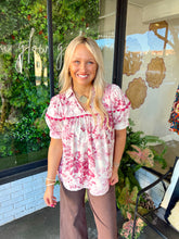 Load image into Gallery viewer, Dallas Floral Scalloped Trim Top - Maroon
