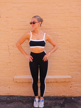 Load image into Gallery viewer, Breelyn Contrast Active Sports Bra Top-Black/White
