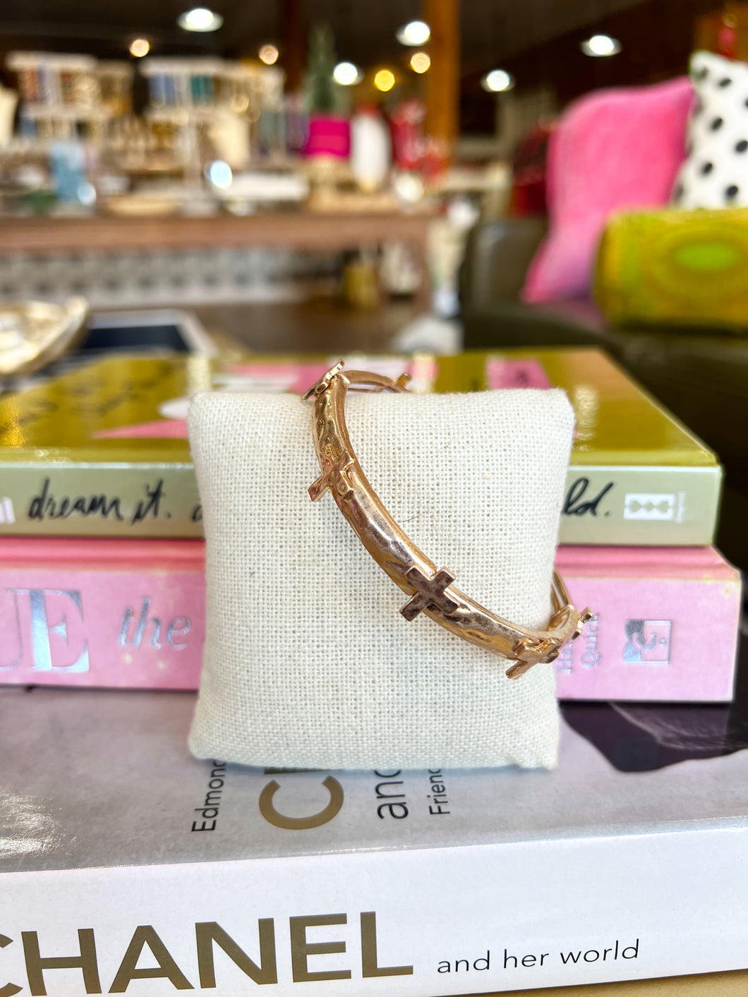 Gold Textured Cross Pedant Stretch Bracelet