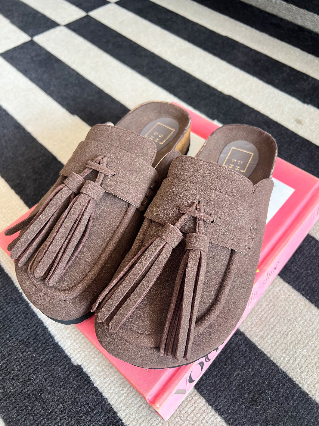 Ariana Suede Clogs - Brown