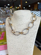 Load image into Gallery viewer, Two Toned Textured Chunky Oval Link Necklace

