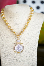Load image into Gallery viewer, Gold Coin Pearl Pendant Necklace
