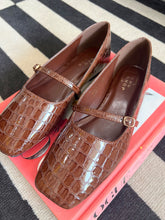 Load image into Gallery viewer, Adele Ballet Flats - Brown Croc
