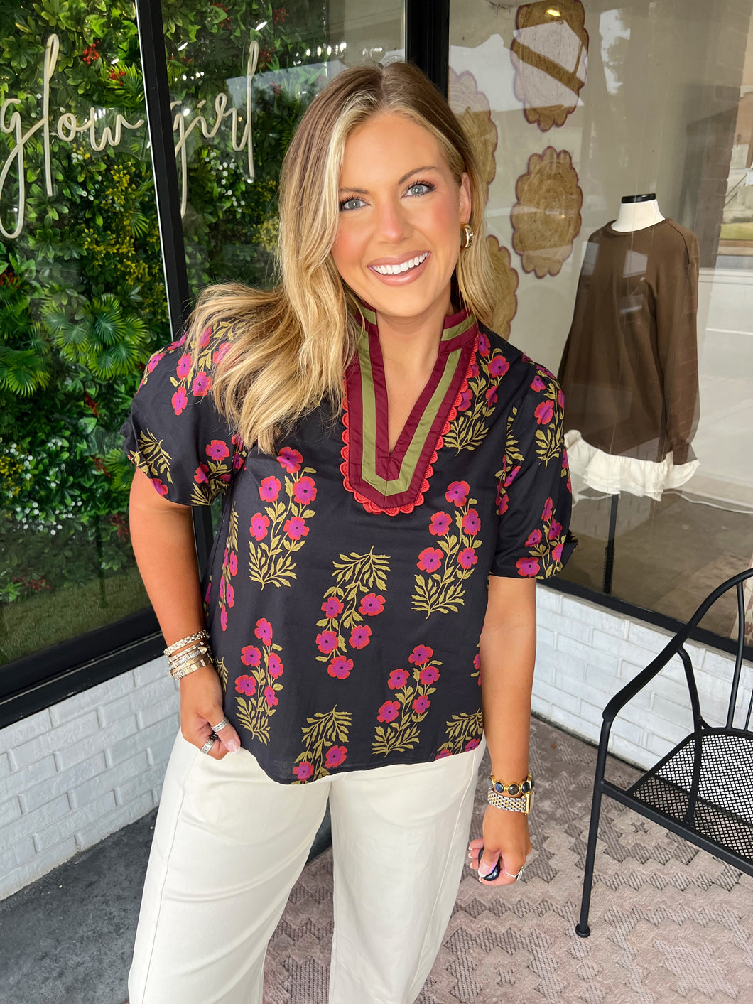 Rilyn Floral V-Neck Puff Sleeve Top- Black