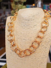 Load image into Gallery viewer, Gold Ring Link Chain Necklace
