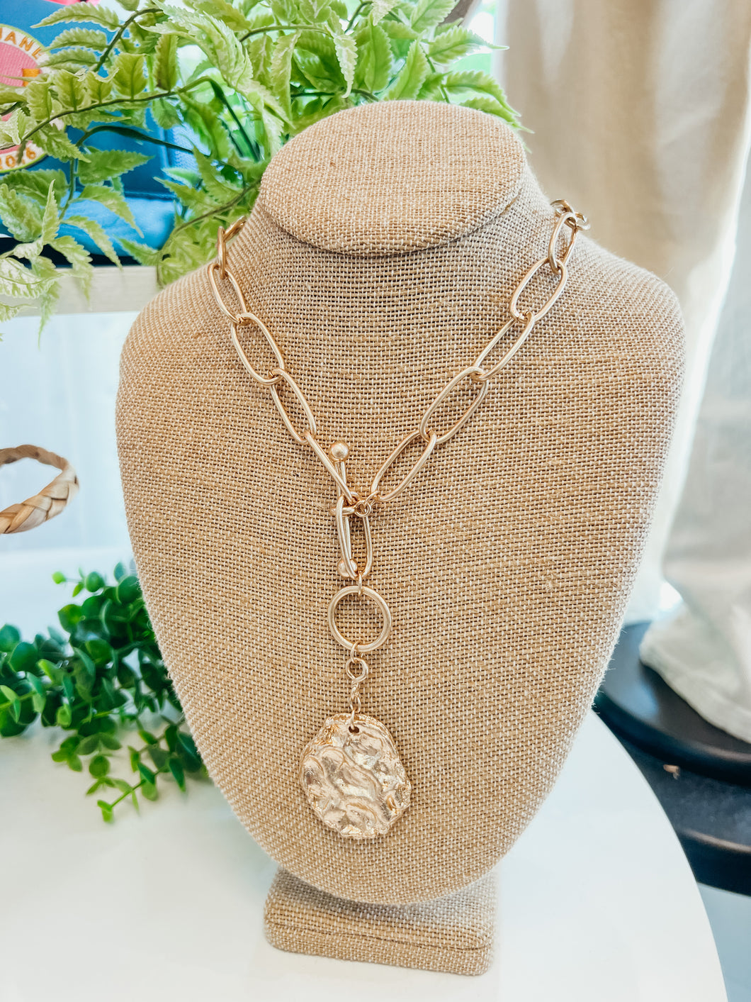 Gold Chunky Metal Pendant Necklace