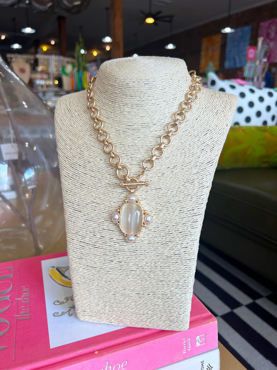 Chunky Gold Oval Pendant Necklace - White