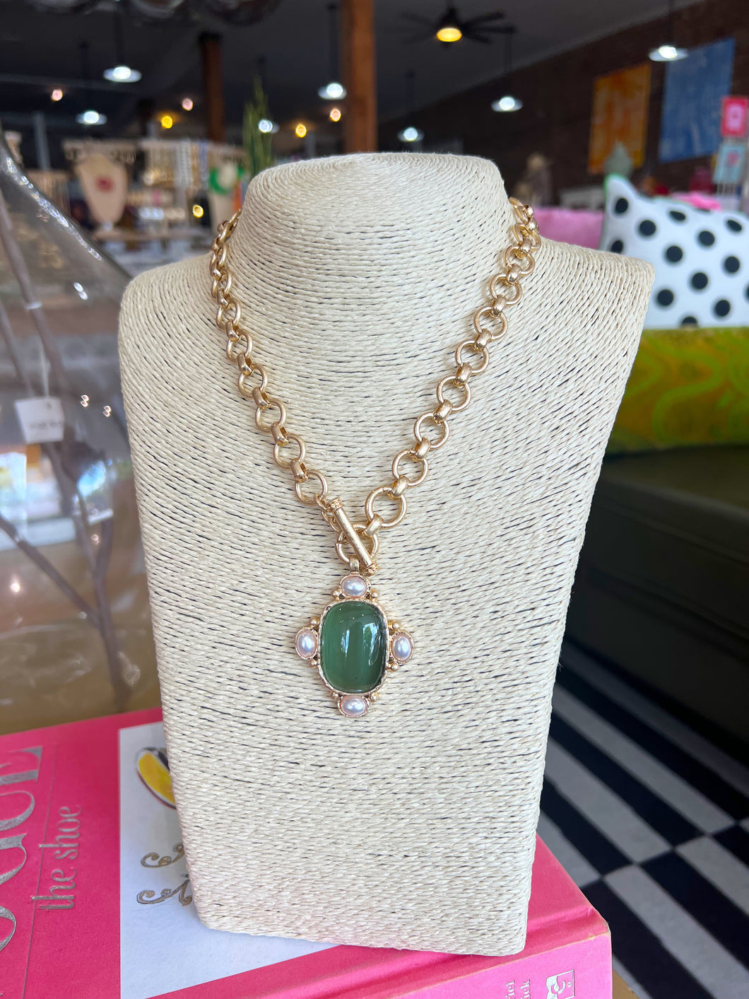 Chunky Gold Oval Pendant Necklace - Green
